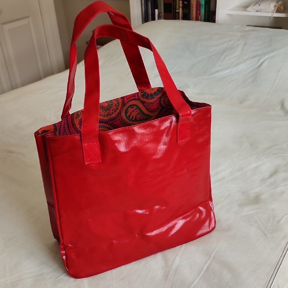 Crabtree & Evelyn Large Red Tote Bag with Textured Pattern - Picture 4 of 5
